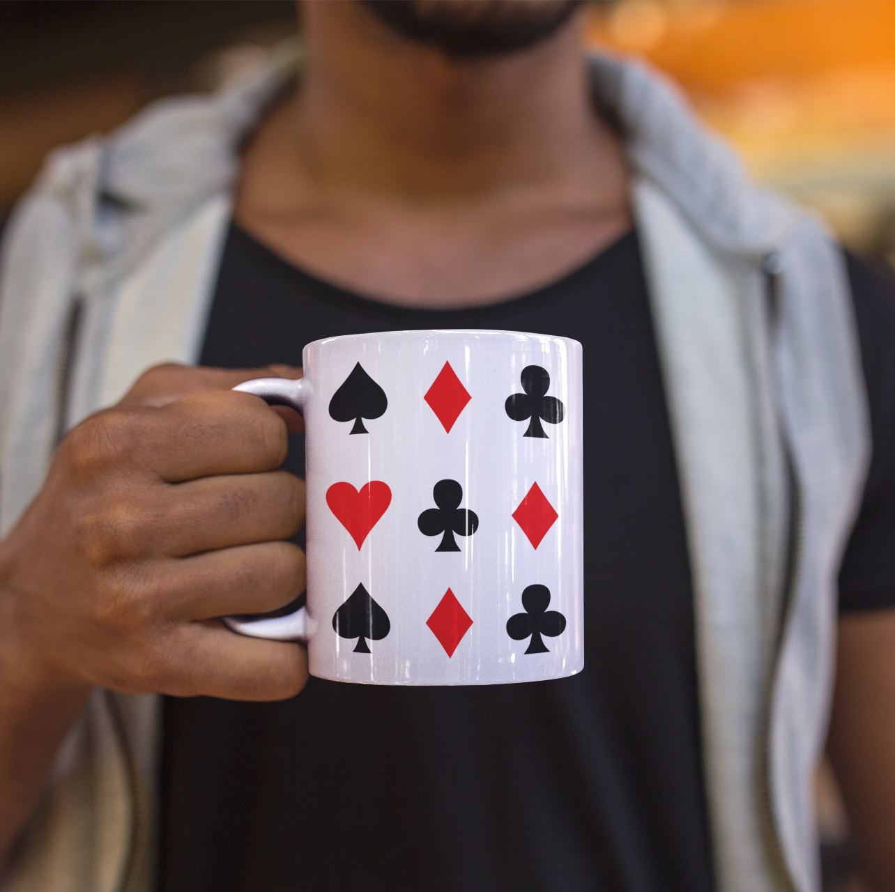 caneca de cafe naipes do baralho